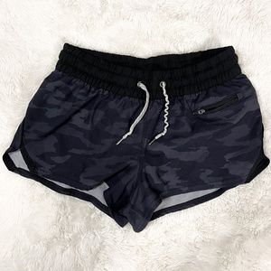 Vuori, Grey/Black Graphite, Shorts, XS